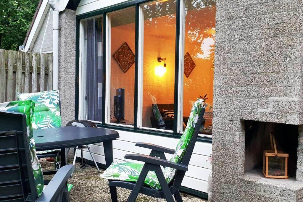 Ervaar Vredige Rust In Deze Charmante Knusse Bungalow Posterholt Exterior foto